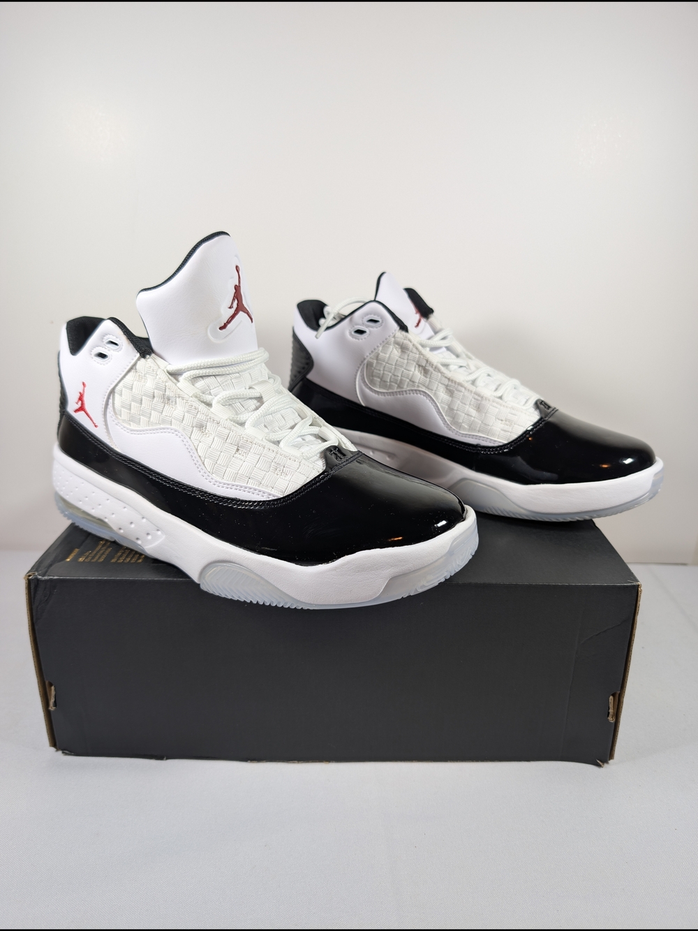 Jordan Max Aura 2 White Gym Red Black CK6636-102 Men's Size 7.5 BOX NO LID